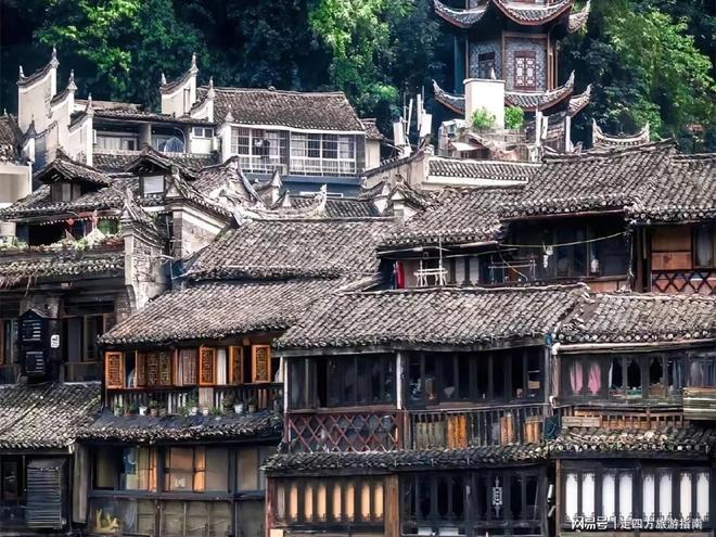 ：第一次去必看森林公园+凤凰古城开元棋牌十一月份张家界五日游攻略(图1)